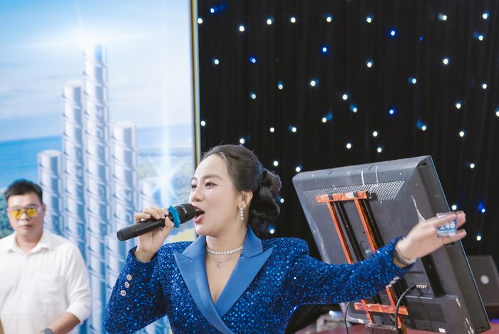 Hậu trường MC Bích Nga
